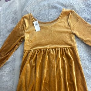 Girls old navy velvet dress size small (6-7)